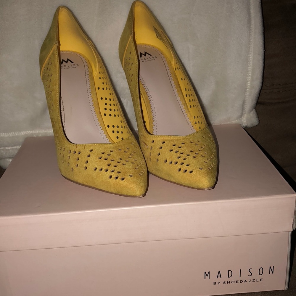Yellow heels size 9